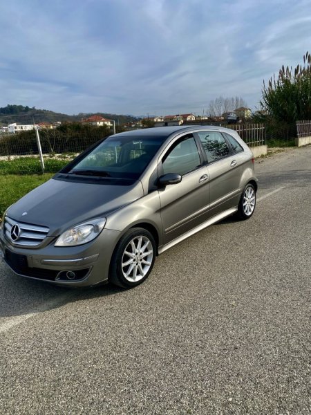 Kavaje, Shitet b class 180 cdi kambio automat 2008, E sapo ardhur nga italia Nafte, 24.000 km 3.700 €