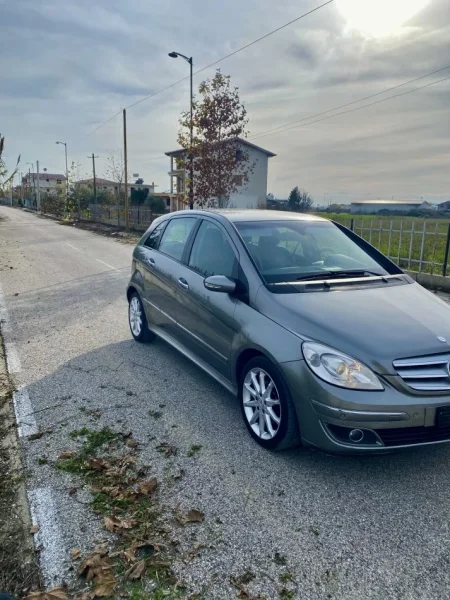 Kavaje, Shitet b class 180 cdi kambio automat 2008, E sapo ardhur nga italia Nafte, 24.000 km 3.700 €