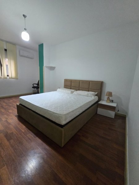 Tirane, jepet me qera apartament 2+1 Kati 2, 100 m² 750 € (Ambasada Amerikane ,Rruga e Elbasanit)