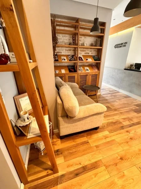Tirane, jepet me qera ambjent biznesi Kati 3, 100 m² 1.500 € (Don Bosko)