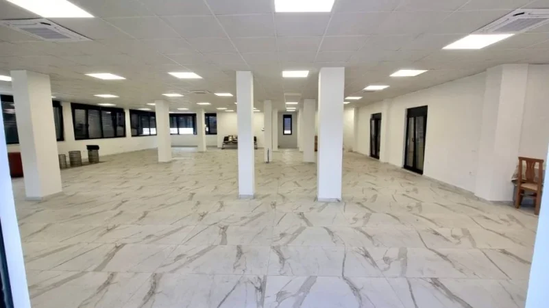 Tirane, jap me qera ambjent biznesi Kati 0, 280 m² 3.000 € (TEG)