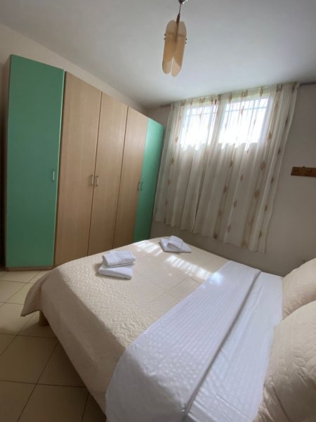 Tirane, jepet me qera apartament 2+1+Ballkon Kati 0, 80 m² (Ministrisa e Drejtësisë)