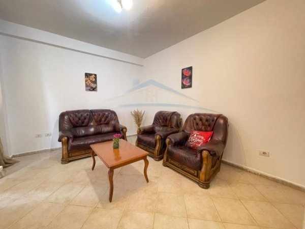 Tirane, jepet me qera apartament 1+1+Ballkon Kati 8, 59 m² 415 € (Rruga e Elbasanit)
