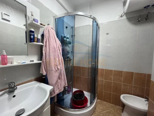 Tirane, shitet apartament 2+1+Ballkon Kati 6, 75 m² 155.000 € (Zogu i Zi)