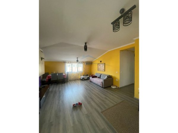 Tirane, jepet me qera apartament 3+1+Ballkon Kati 2, 160 m² 520 € (Vilat Gjermane)