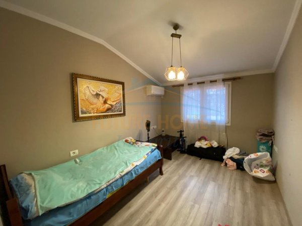 Tirane, jepet me qera apartament 3+1+Ballkon Kati 2, 160 m² 520 € (Vilat Gjermane)