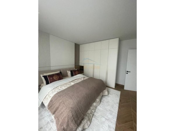 Tirane, jepet me qera Vile Kati 0, 225 m² 4.000 € 