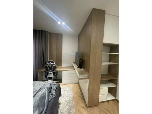 Tirane, jepet me qera Vile Kati 0, 225 m² 4.000 € 