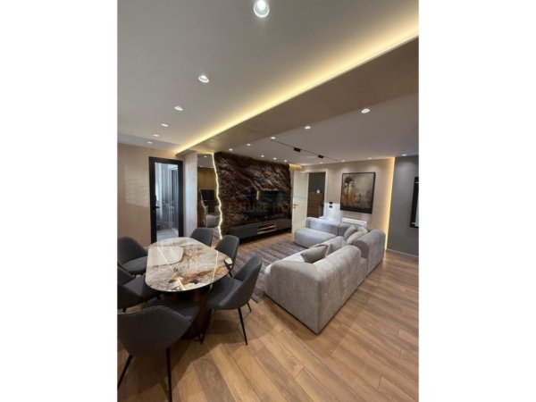 Tirane, jepet me qera apartament Kati 8, 66 m² 1.700 €