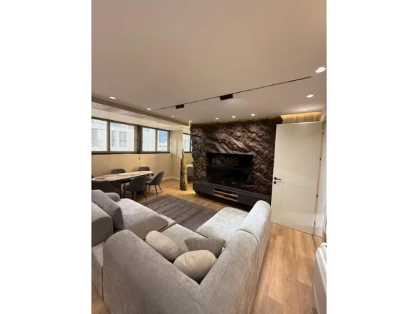 Tirane, jepet me qera apartament Kati 8, 66 m² 1.700 €