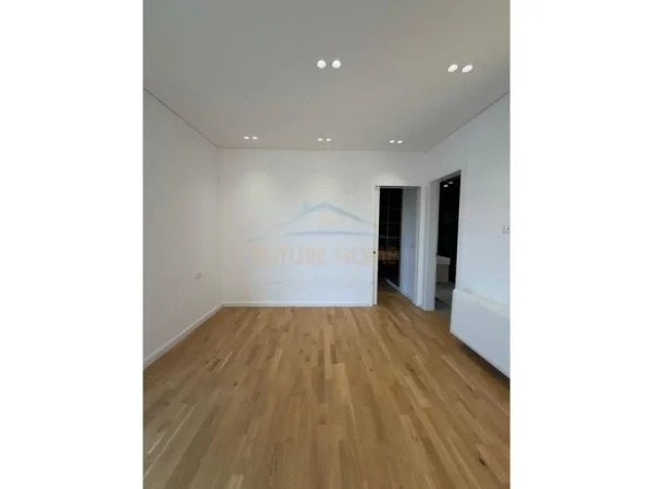 Tirane, jepet me qera Vile Kati 0, 300 m² 3.000 € 