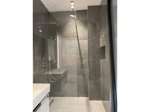 Tirane, jepet me qera Vile Kati 0, 300 m² 3.000 € 