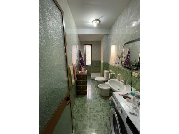 Tirane, shitet apartament Kati 3, 93 m² 300.000 € 