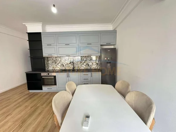 Tirane, shitet apartament Kati 2, 77 m² 190.000 €