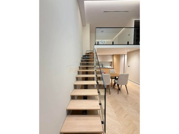 Tirane, shitet apartament duplex Kati 1, 57 m² 195.000 €