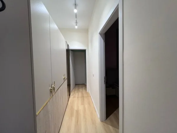 Tirane, jepet me qera apartament 2+1+Ballkon Kati 6, 111 m² 800 € (Vasil Shanto)