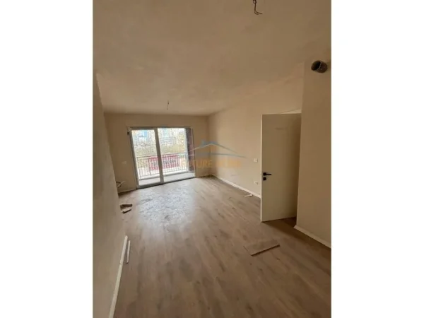 Tirane, jepet me qera ambjent biznesi Kati 1, 66 m² 800 € (Fusha Aviacionit)