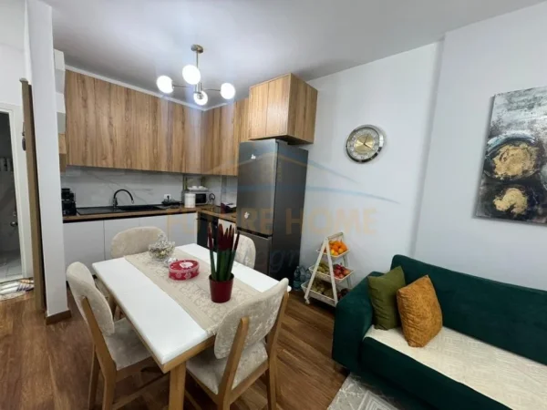 Tirane, shitet apartament 1+1+Ballkon Kati 5, 65 m² 170.000 € (Rruga e Dibres)