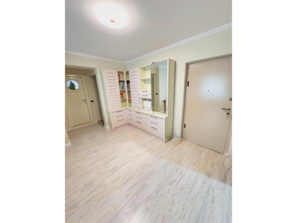 Tirane, jepet me qera apartament 1+1+Ballkon Kati 3, 76 m² 800 € (bulevardi zogu I sheshi skenderbe)