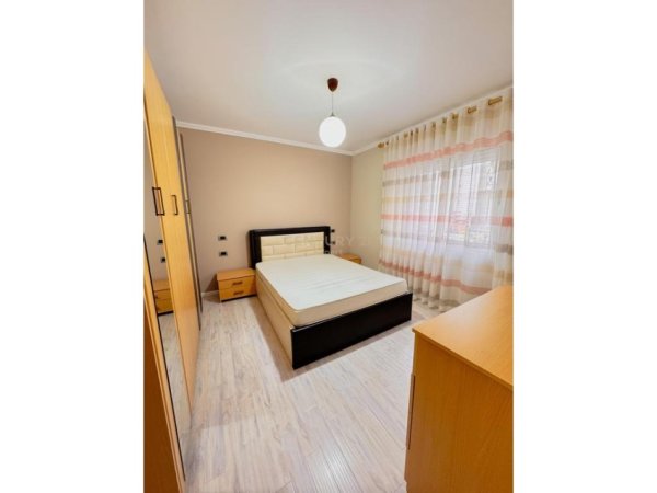 Tirane, jepet me qera apartament 1+1+Ballkon Kati 3, 76 m² 800 € (bulevardi zogu I sheshi skenderbe)