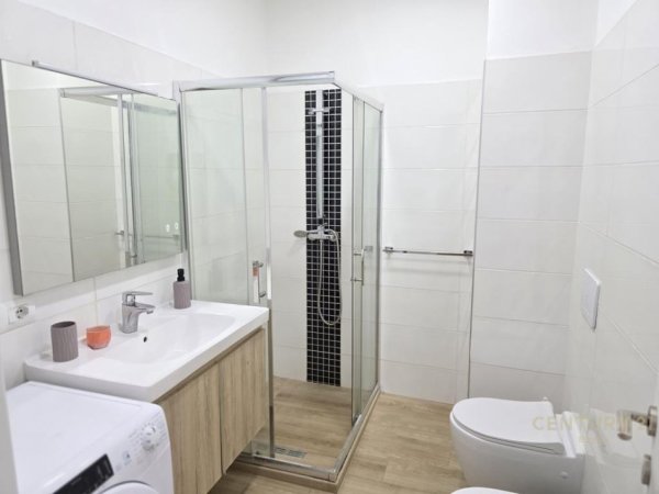 Tirane, jepet me qera apartament 2+1+Ballkon Kati 3, 99 m² 800 € (delijorgji)