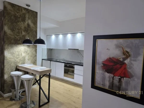 Tirane, jepet me qera apartament 2+1+Ballkon Kati 3, 99 m² 800 € (delijorgji)