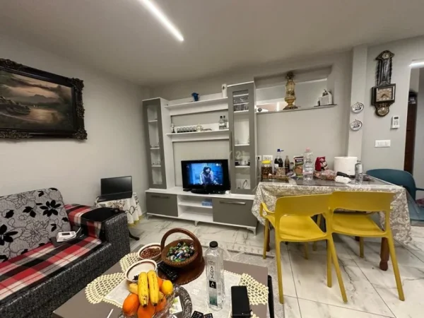Tirane, jepet me qera shtepi 1+1 Kati 0, 55 m² 500 € (rruga bardhyl)