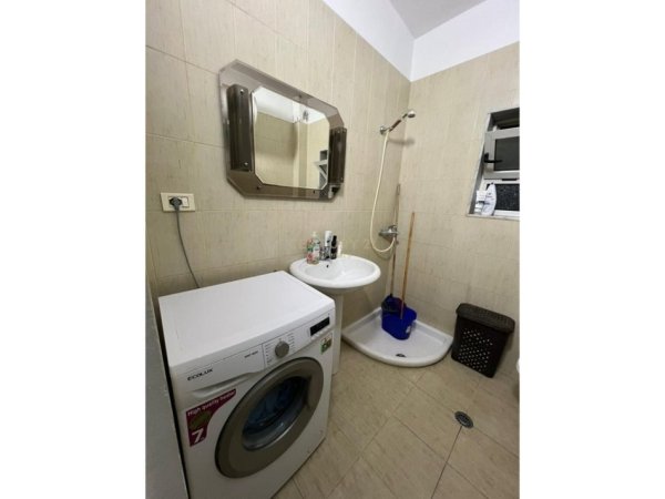 Tirane, jepet me qera apartament 1+1 Kati 4, 63 m² 600 € (lulishte 1 maji rr. njazi demi)