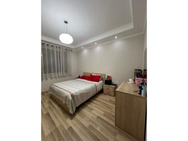 Tirane, jepet me qera apartament 1+1 Kati 4, 63 m² 600 € (lulishte 1 maji rr. njazi demi)