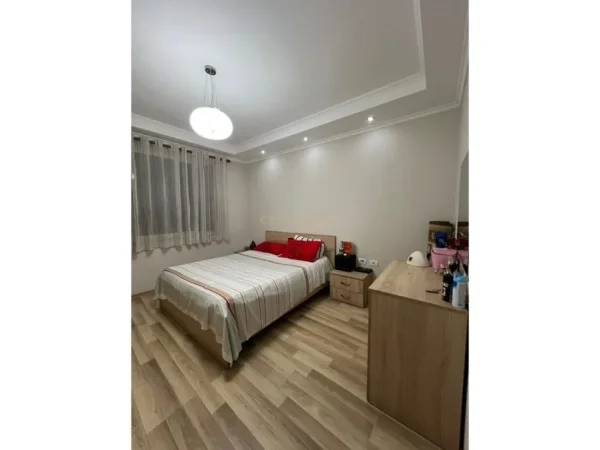 Tirane, jepet me qera apartament 1+1 Kati 4, 63 m² 600 € (lulishte 1 maji rr. njazi demi)