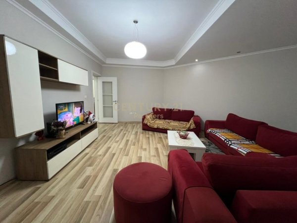 Tirane, jepet me qera apartament 1+1 Kati 4, 63 m² 600 € (lulishte 1 maji rr. njazi demi)