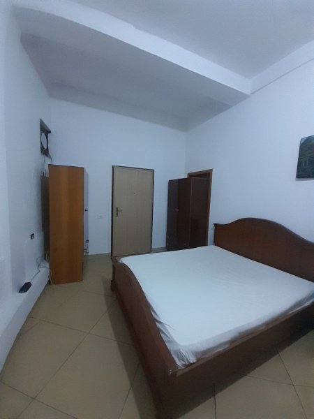 Tirane, jepet me qera Garsonier 1+1 Kati 1, 35 m² 270 € (Tregu Elektrik, Tirane)