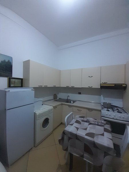 Tirane, jepet me qera Garsonier 1+1 Kati 1, 35 m² 270 € (Tregu Elektrik, Tirane)