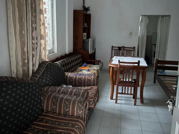 Tirane, jepet me qera shtepi 2+1 Kati 0, 80 m² 363 € 