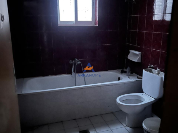 Tirane, jepet me qera shtepi 2+1 Kati 0, 80 m² 363 € 