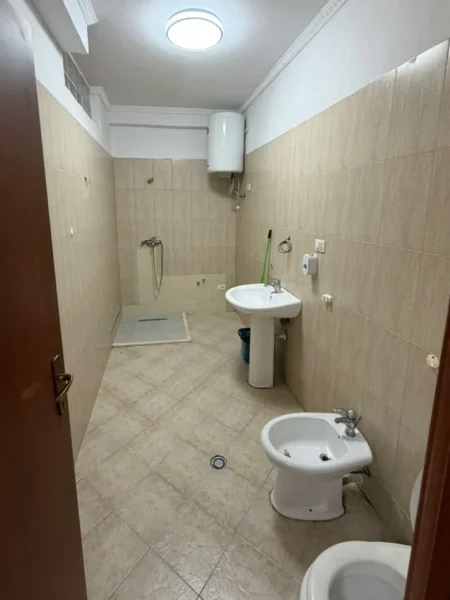 Tirane, shitet apartament 1+1 , 69 m² 91.000 € 