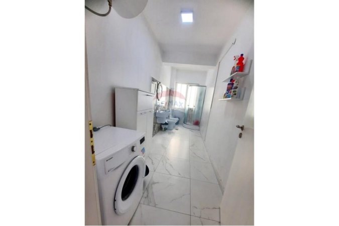 Tirane, jepet me qera apartament 2+1 , 110 m² 900 € (Blloku)