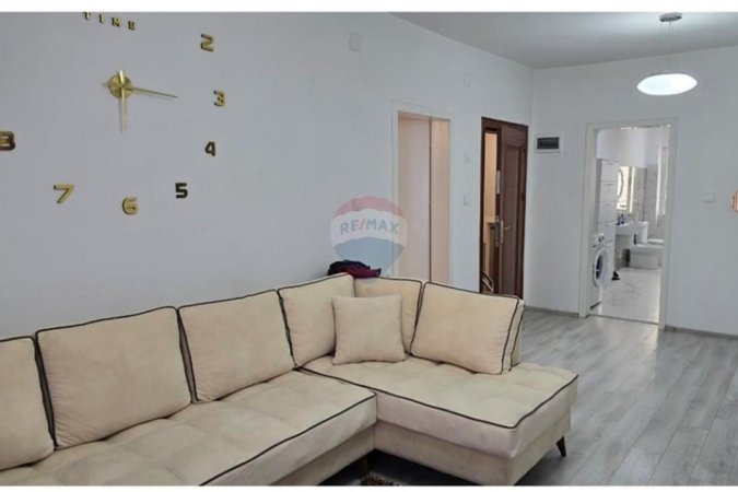 Tirane, jepet me qera apartament 2+1 , 110 m² 900 € (Blloku)