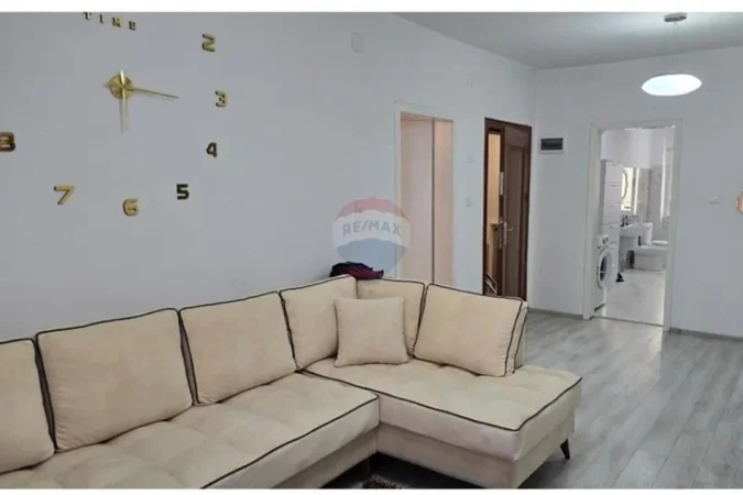 Tirane, jepet me qera apartament 2+1 , 110 m² 900 € (Blloku)