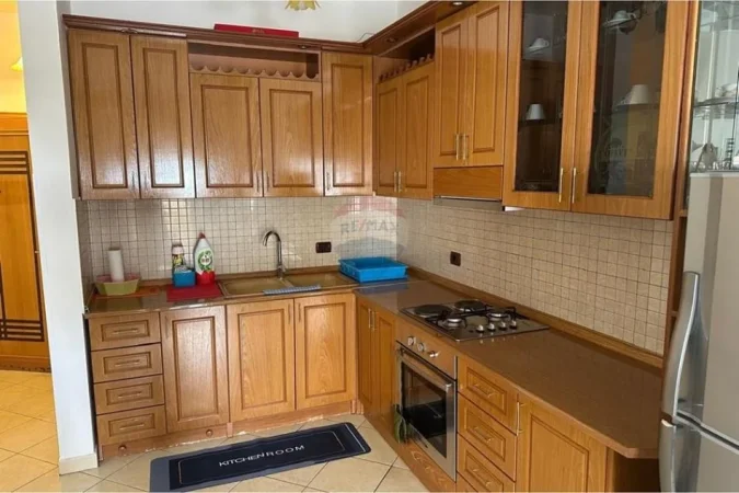 Vlore, jepet me qera apartament 2+1+Ballkon , 70 m² 550 € (Lungomare)