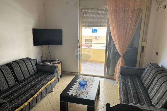 Vlore, jepet me qera apartament 2+1+Ballkon , 70 m² 550 € (Lungomare)