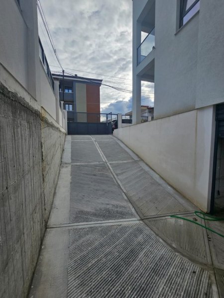 Tirane, shitet Vile 3 Katshe , 100 m² 350.000 € (Rruga Eshref Ademaj , Sauk)