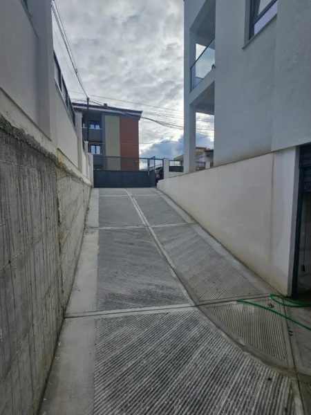 Tirane, shitet Vile 3 Katshe , 100 m² 350.000 € (Rruga Eshref Ademaj , Sauk)