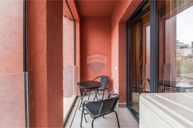 Tirane, jepet me qera apartament 1+1+Ballkon , 70 m² 1.100 € (Rruga e Kavajes)