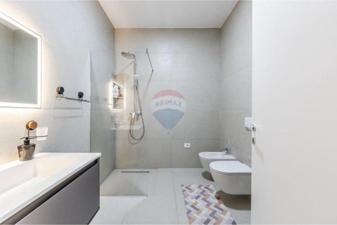 Tirane, jepet me qera apartament 1+1+Ballkon , 70 m² 1.100 € (Rruga e Kavajes)