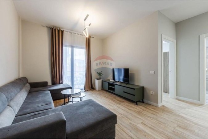 Tirane, jepet me qera apartament 1+1+Ballkon , 70 m² 1.100 € (Rruga e Kavajes)