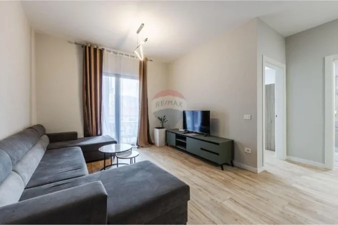 Tirane, jepet me qera apartament 1+1+Ballkon , 70 m² 1.100 € (Rruga e Kavajes)