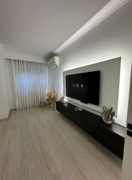 Tirane, jepet me qera apartament 2+1 Kati 3, 116 m² 800 € (BRRYLI)