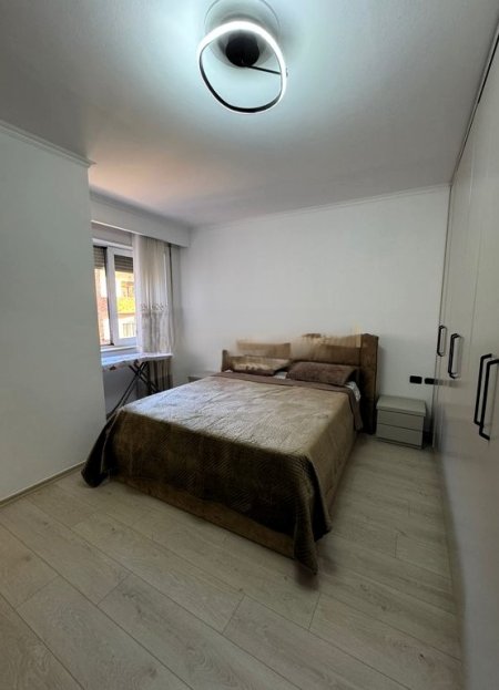 Tirane, jepet me qera apartament 2+1 Kati 3, 116 m² 800 € (BRRYLI)