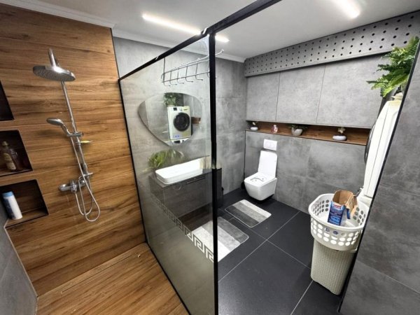 Tirane, jepet me qera apartament 2+1 Kati 3, 116 m² 800 € (BRRYLI)